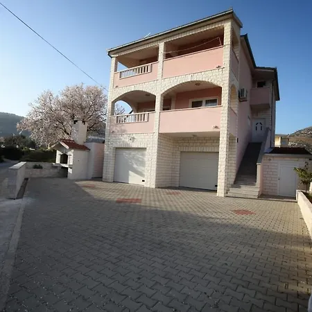 Apartman Sunny * Traù