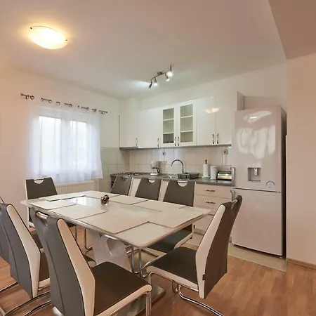 Apartman Sunny * Traù
