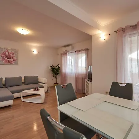 Apartman Sunny * 特罗吉尔